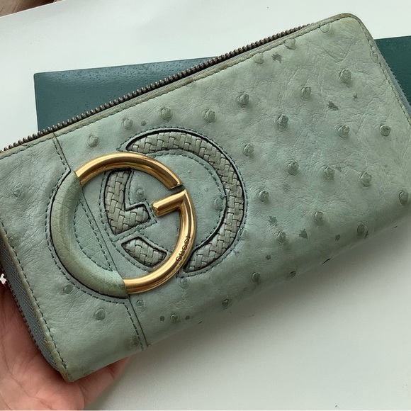 Gucci Handbags - Authentic Gucci zip around wallet 💚